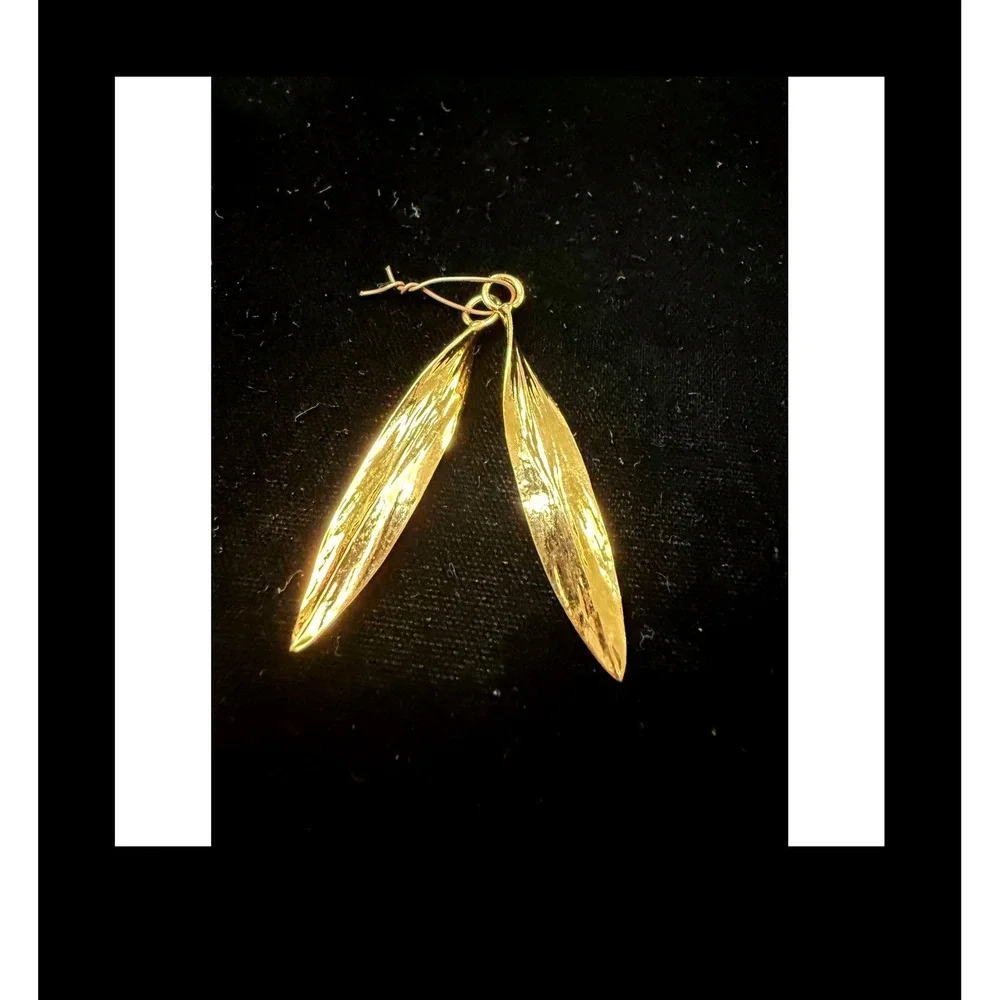 Gold Tone Textured Willow Leaf Drop Dangle Earrings Botanical Nature Jewelry